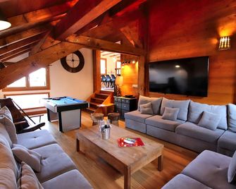 16-Person Chalet Ski In Ski Out Jacuzzi Cinema Room Billiards Foosball - Montgenèvre - Salon