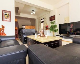 Yilan Dongshan Cypress B&B - Dongshan Township - Living room