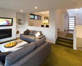 Saltus Luxury Accommodation - Hepburn Springs - Living room