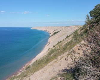 100yr Old Log Cabin On Autrain River Near Pictured Rocks And Lake Superior - Au Train - Beach