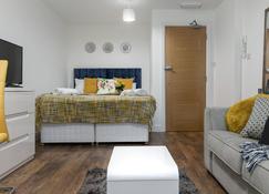 KVM - City Apartments, town centre with parking by KVM Serviced Accommodation - Peterborough - Bedroom