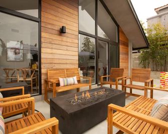 3 Blocks to Beach Private Pool Rooftop Patio Hamilton I II by AvantStay - Del Mar - Patio