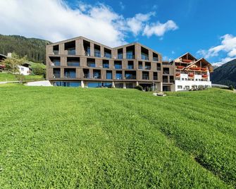 Superb Penthouse with View of the Dolomites and Sauna and pool - Gais - Bâtiment