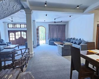 Anuradhapura Villa By Temco Holiday Bungalows - Anuradhapura - Living room