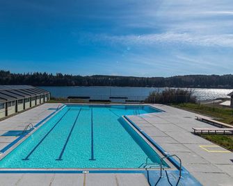 Ground-floor condo with indoor/outdoor pools, hot tub, pickleball/tennis, & gym - Port Ludlow - Piscina