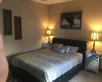 Mini Suite with attached bath non smoking - Elk Grove - Camera da letto