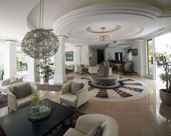 Victoria Palace Hotel & Zen Wellness - גאליפולי - לובי