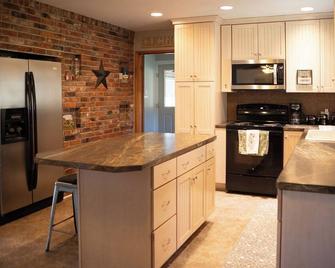 Clean. Private. Beautiful.\nIncredibly Clean FarmYard Only Minutes from La Grande - La Grande