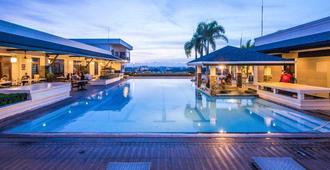 L'Fisher Chalet - Bacolod - Pool