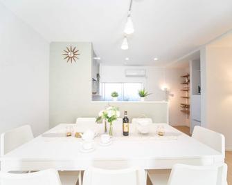Accommodates 9 people pets allowed 5 minutes to / Kuwana Mie - Yokkaichi - Essbereich