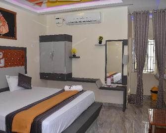 Hotel Panchavarnaa - Rameswaram - Bedroom