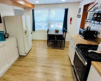 Charming 1-bedroom apartment in peaceful Dayton with WiFi, AC. - Dayton - Kitchen