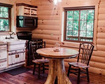 Treehouse Getaway with Hot Tub @ Cricket Hill - Millersburg - Dining room
