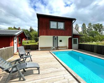 5 Person Holiday Home In Ulrika - Rimforsa - Zwembad