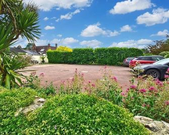 Watermead House - Chard - Outdoor view