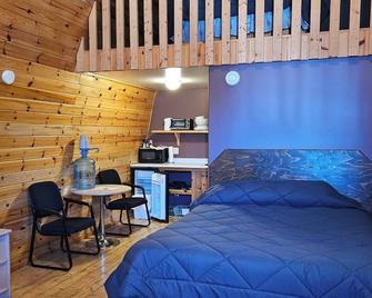 Barn In The Bush - Room 7 - King, queen & futon - Russell