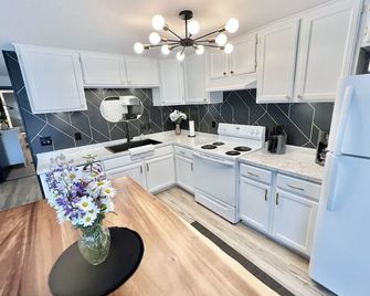 D&R Storage and Rentals - Valdez - Cuisine