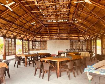 The Restfo Pench Tiger Resort - Khawāsa - Restaurante