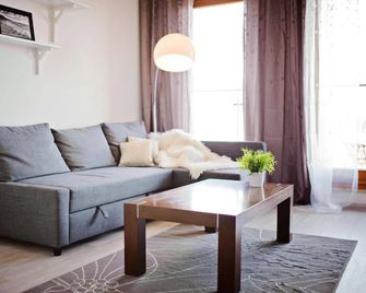 E-Apartamenty Centrum - بوزنان - غرفة معيشة