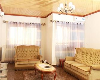 Deutch' Lodges - Yaoundé - Living room