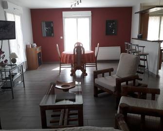 Gîte à la Campagne. Animaux Acceptés Venez Même Avec Votre Cheval - Gignac - Restaurante