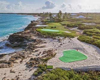 The Bohemian beach house - Cockburn Town - Campo de Golf