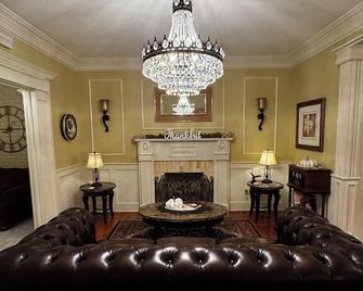 Opus House - Natchitoches - Lounge