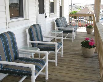 Ocean Block Location - Most Affordable In Pt. Pleasant Beach - 2 Car Parking !! - Point Pleasant Beach - Balcony