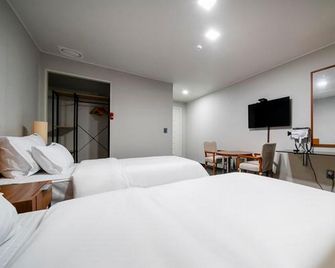 Donghae Hotel Me - Donghae - Camera da letto