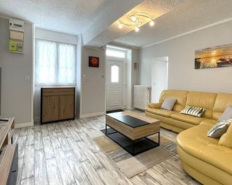 Maison Normande Confortable avec Jardin et WiFi - Rives-d'Andaine - Stue