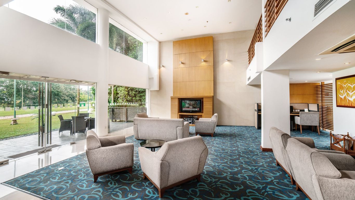 Glenmarie Hotel And Golf Resort