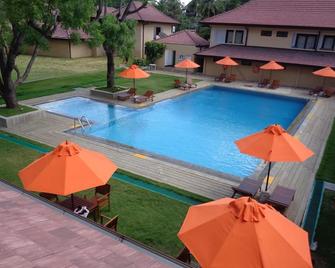 Rajarata Hotel - อนุราธปุระ - สระว่ายน้ำ