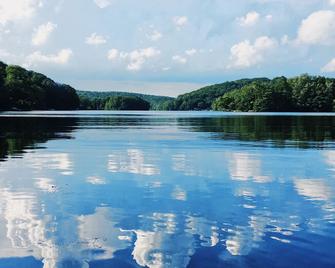 Lakeside Cottage On The Water With Beautiful Views Up The Lake! - Ledyard