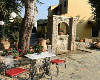 Spiti Nikos - Gouvia - Patio