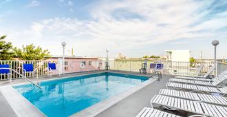 Gateway Hotel and Suites Ascend Hotel Collection - Ocean City - Pool
