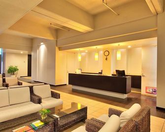 Palace In Moon Beach - Onna - Lobby