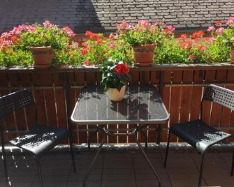 Privatzimmer / Bed & Breakfast - Andermatt - Balcony