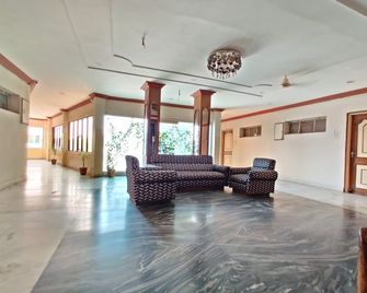 hotel raja - Bilāspur - Lobby