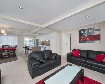 Beach And Bay, 121 Shoal Bay Road - Nelson Bay - Living room