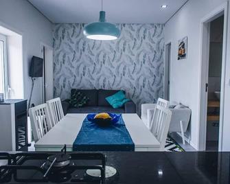 Villa Mendes 2 In Vila Nova Do Famalicao - Vila Nova de Famalicão - Sala de jantar