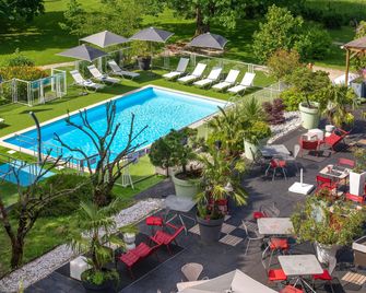 Novotel Grenoble Nord Voreppe - Voreppe - Pool
