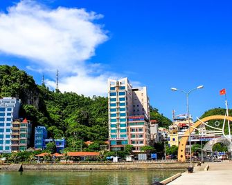 Sea Pearl Hotel - Cat Ba - Outdoor view