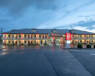 Red Roof Inn & Suites Calhoun - Calhoun - Bygning