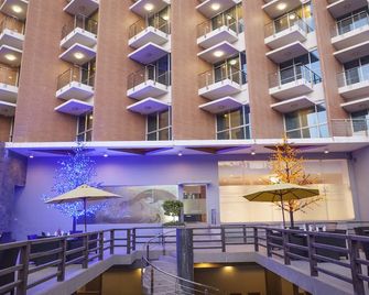 Long Beach Hotel - Cox's Bazar