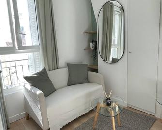Cozy Studio Levallois-perret : Near Paris -2 pax - Levallois-Perret - Living room