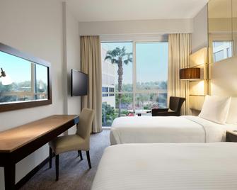 سنترو الشارقة روتانا - الشارقة - غرفة نوم