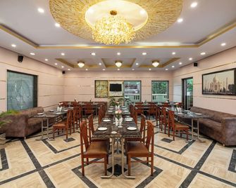 Foxoso Taj View Hotel - Agra - Restaurante