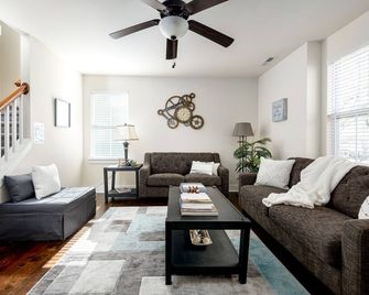 The Ol' Cottage @ Davidson - Davidson - Living room