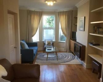 Rugby Lodge - Dublin - Living room