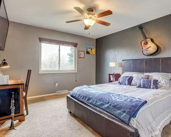 3BR Paws & Relax by Sweetheart Stays - Loveland - Bedroom